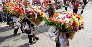 silleteros de medellin en la feria de las flores