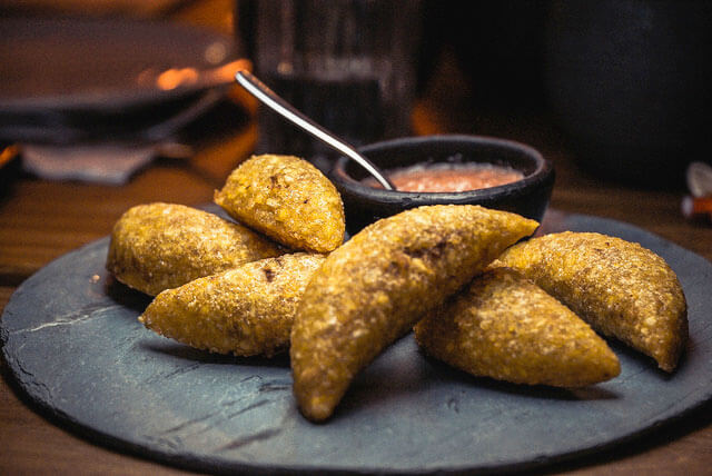 Empanadas de añejo, Colombia inspira, gastronomía colombiana. Tradición colombiana, plazas de mercado, cultura colombiana 