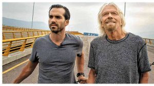 Bruno Ocampo González junto a Richard Branson.