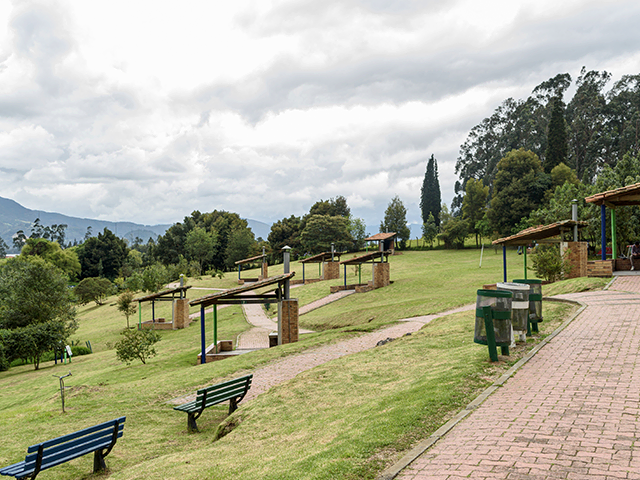 Kioskos en Puente Sopó cerca de Bogotá, Colombia.