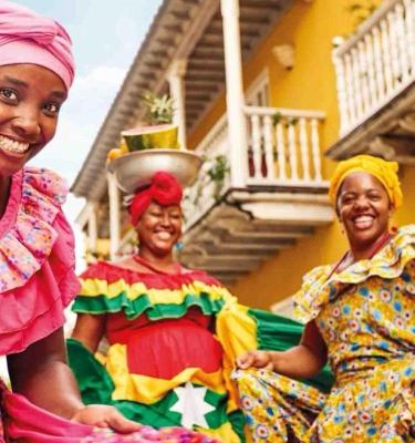 Mujer palenquera Bailando