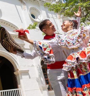 Pareja colombiana bailando